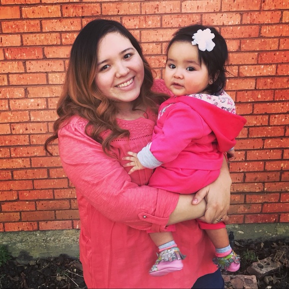 Meet your Posher, Stephanie - Picture 2 of 3